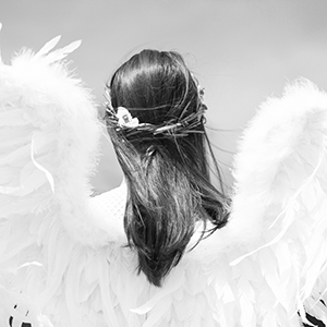 angel-black-white
